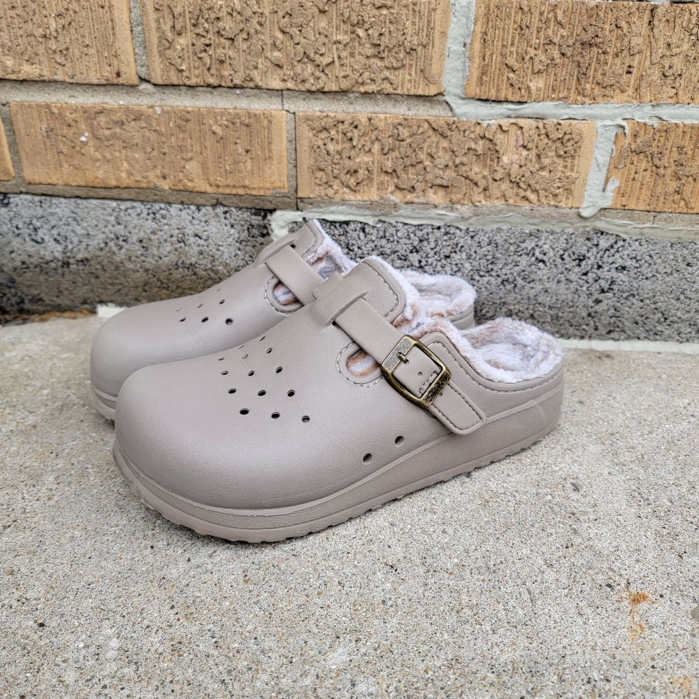 Skechers Foamies Cali Breeze Cozy Chic Taupe Lined Clogs Womens 6